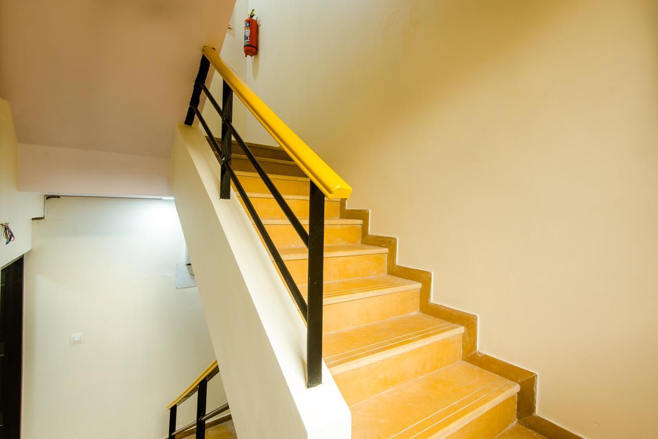 Oyo 9326 Om Sai Residency Hotel Mumbai Exterior foto